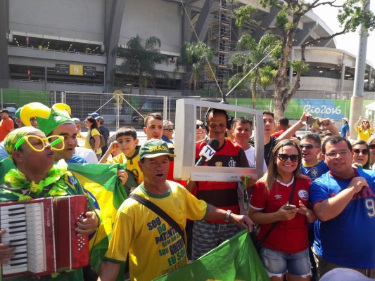 Ambiente en las afueras del Maracaná