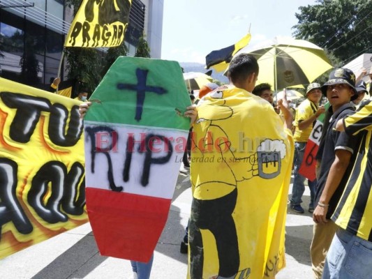 Aficionados del Real España le ponen color al clásico sampedrano (FOTOS)