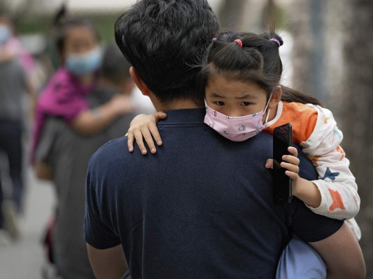 China podría comenzar a vacunar a niños contra el COVID-19