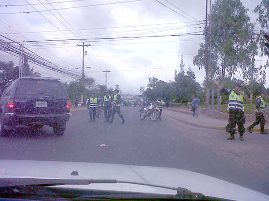 Marcha de maestros paraliza el tráfico en la capital hondureña