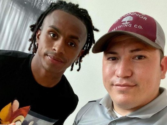 Así es la vida de Alejandro Arita, el joven hondureño barbero de las figuras del DC United