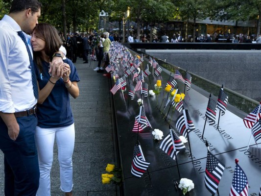 En semanas recientes, el mandatario estadounidense se había encontrado con la presión de familiares de las víctimas, que por mucho tiempo deseaban contar con los registros en su intento de presentar una demanda en Nueva York. Foto: AFP