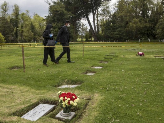 Drama en cementerios del mundo ante miles de muertos por coronavirus
