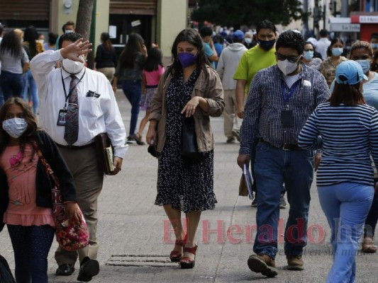 FOTOS: Calles abarrotadas en la capital, mientras casos de covid se disparan