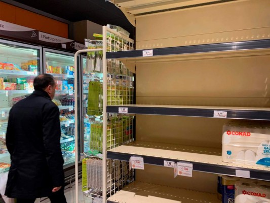 Tiendas vacías, cuarentena y alerta máxima en Italia por coronavirus