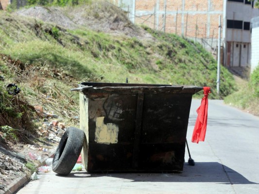 Comerciantes que hacen uso de contenedores irrespetan la ley