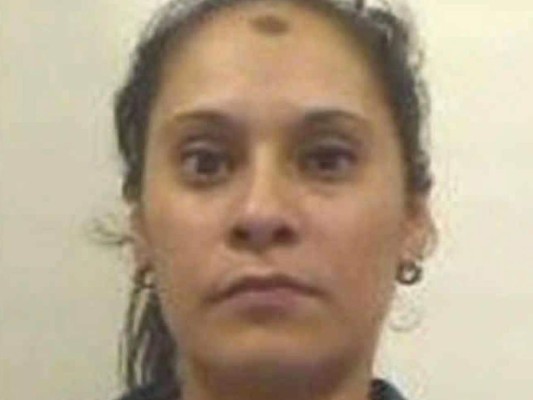 Mujer dejaba que su marido violara a su hija para que le 'sacara un demonio'