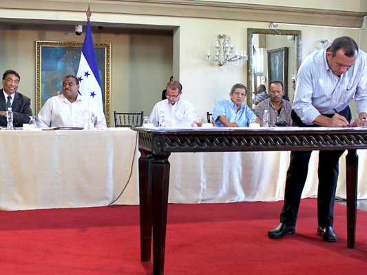 Gobierno de Honduras, agroindustriales y campesinos del Bajo Aguán suscriben acuerdo