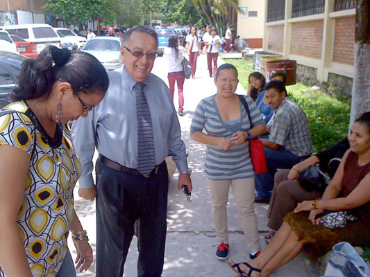 Maestros cumplen paro en perjuicio de miles de niños y jóvenes del sistema educativo público