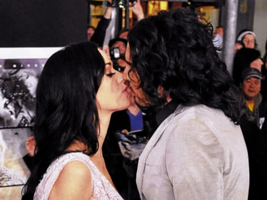 Russell Brand se niega a repartición de bienes