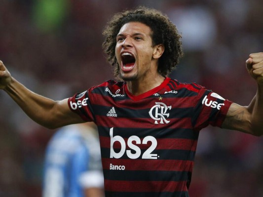 Willian Arao, del Flamengo, festeja uno de los goles de su equipo ante Gremio, en la vuelta de la semifinal de la Copa Libertadores. Foto: AP.