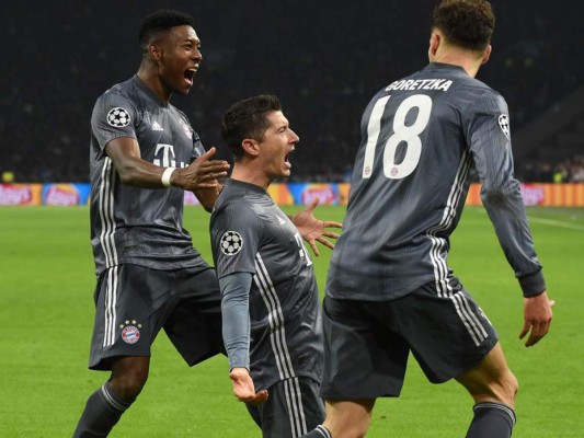 Bayern empata a tres con Ajax en Ámsterdam y asegura el liderato de grupo