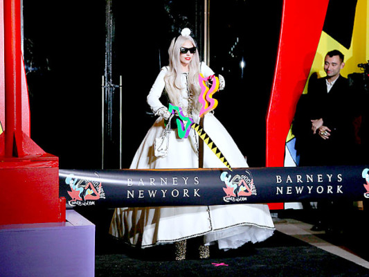 Lady Gaga discute acoso escolar en la Casa Blanca