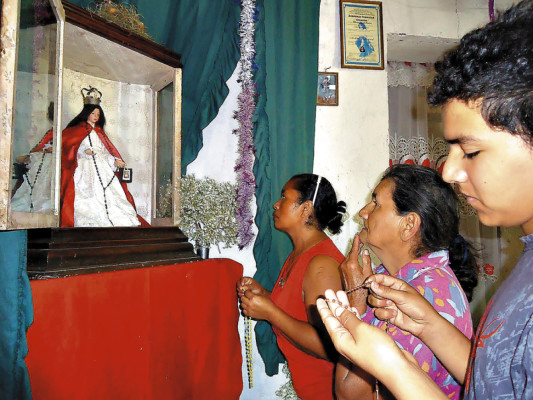 Virgen en Yuscarán llora lágrimas de sangre