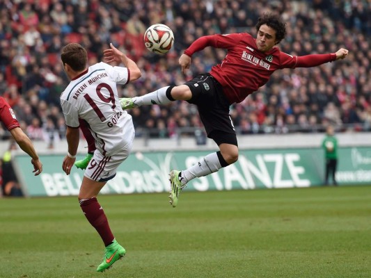 Bayern derrota al Wolfsburgo y se acerca a un nuevo título