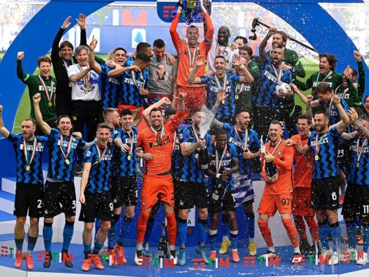 El Inter y su hinchada celebran el título con una goleada ante el Udinese