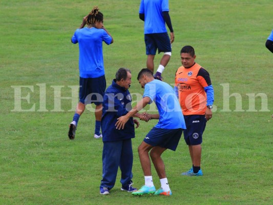 Ñelito Vega, kinesiólogo de Motagua, cumplió 80 años y pidió la Copa 14 de regalo