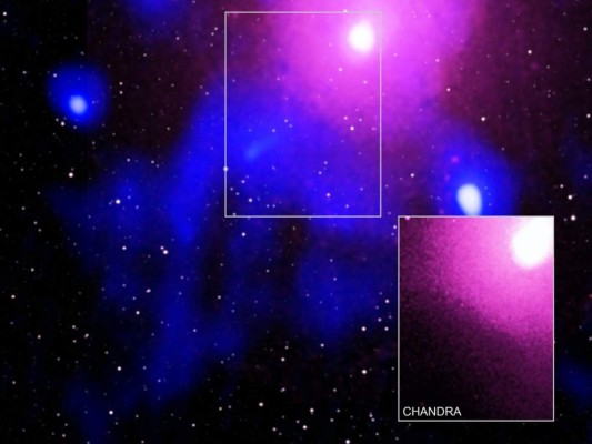 Las imágenes captadas por el Chandra del grupo Ophiuchus de galaxias revelaron un borde inusualmente curvado. Foto: AP