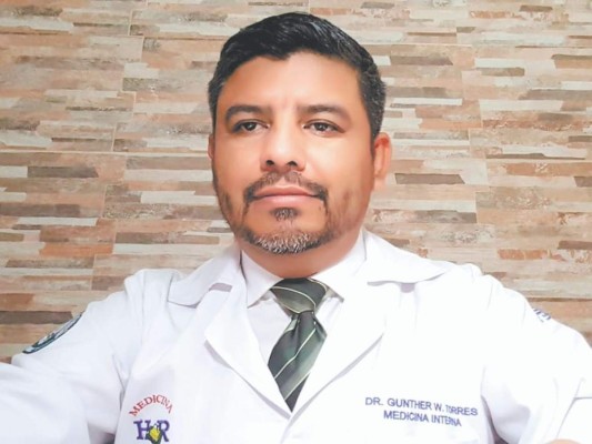 Los nuevos casos de covid-19 son más agresivos, explica el doctor Gunther Torres