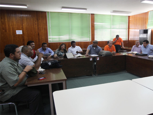 Honduras: Maestros convocan a movilización y suspensión de clases