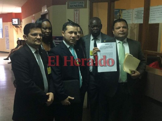 Presentan denuncia para que se investigue artículo 82 de la Ley Orgánica del Congreso