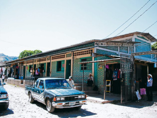 Logran liberar de hipoteca al mercado de Orocuina