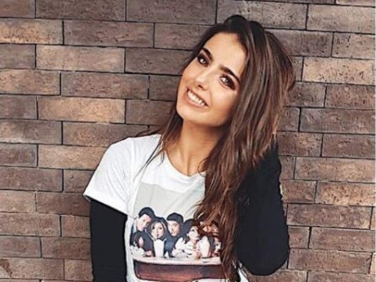 Michelle Renaud luce su rostro al natural por primera vez en 15 años