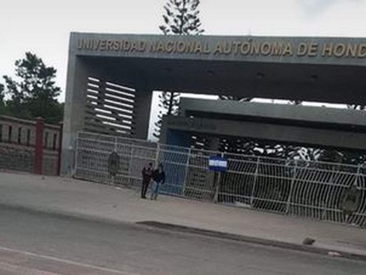 Tomadas amanecen instalaciones de la Universidad Nacional Autónoma de Honduras por estudiantes de Ingeniería