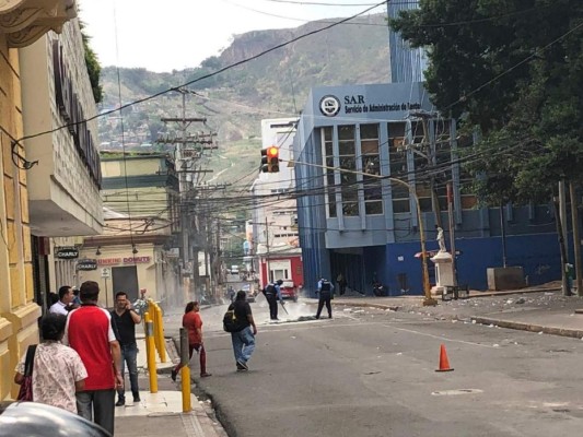 Nuevo enfrentamiento en el centro de Tegucigalpa en segundo día de protestas