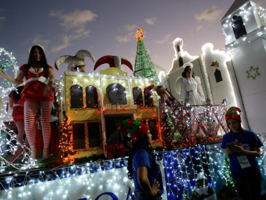 Hermoso desfile de carrosas en la capital hondureña
