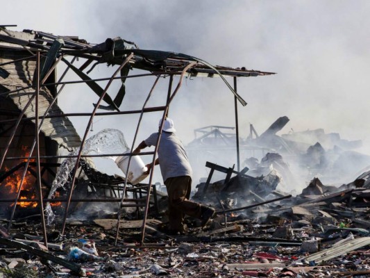 Suben a 31 los muertos por explosión de pirotecnia en México