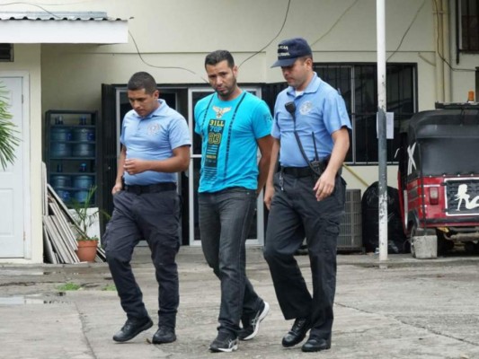 Hombre acusado de matar a tres mujeres mantuvo cuerpo de su pareja en un barril