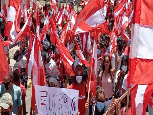 Liberales marchan para que el Consejo Nacional Electoral cuente voto por voto (Fotos)
