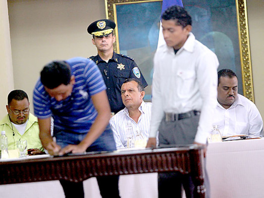 MUCA firma un plan de negocios para pagar tierras en el Bajo Aguán