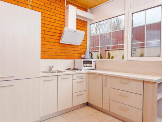 Trucos caseros para limpiar y eliminar los malos olores del microondas