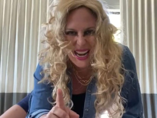 Angélica Vale imita a Paulina Rubio por terrible video en Instagram