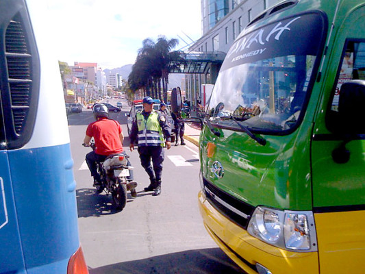 Ciudadanos pagan de nuevo consecuencias por paro de transporte