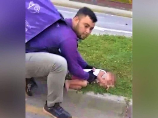 '¡Dios mío, la niña!”: la crónica del delivery que se convirtió en un 'héroe con mochila”
