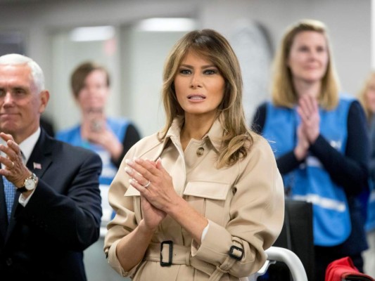 Melania Trump pide acuerdo para evitar separar a familias migrantes