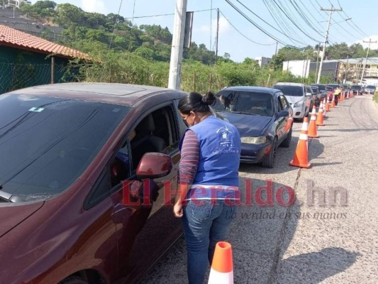 FOTOS: Así inició la jornada de vacunación de adultos mayores contra el covid en la capital