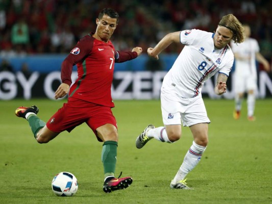 Portugal empató 1-1 en su debut ante Islandia
