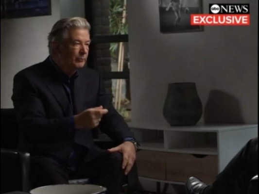 Alec Baldwin dice no sentirse culpable por la muerte de Halyna Hutchins