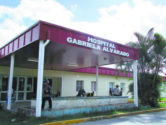 Por falta de insumos, estudiantes de medicina suspenden atención