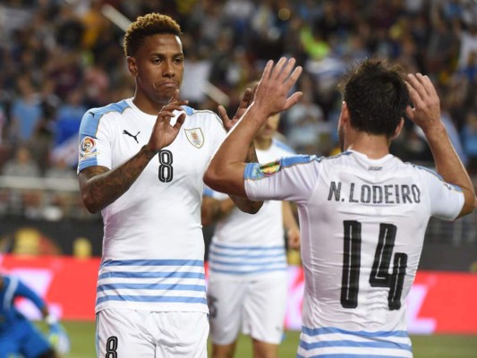 Uruguay se despide con triunfo 3-0 ante Jamaica