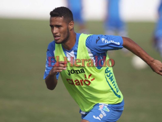Álex López dice que prefiere la línea de cuatro en la Selección de Honduras