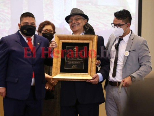 'Yo sí creo que me lo merezco': periodista Mario Ramírez recibe el 'Álvaro Contreras'