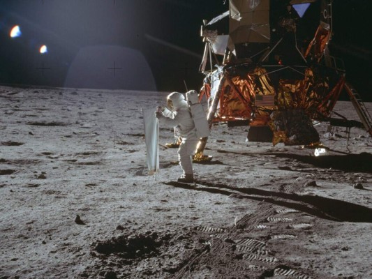 Las históricas imágenes que dejó la llegada del hombre a la Luna en 1965