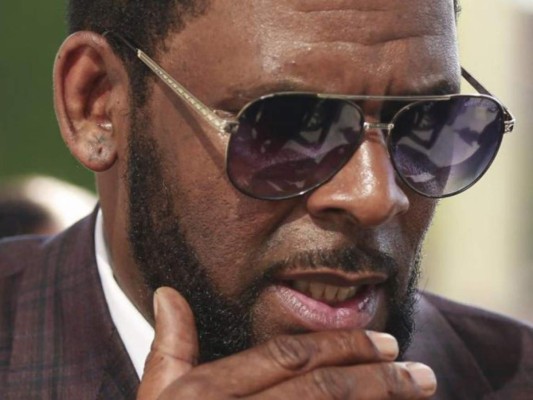 YouTube elimina los canales oficiales del cantante R. Kelly tras ser condenado