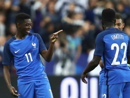 'Estaré detrás para asegurarme de que hace todo bien', dice Umtiti sobre Dembelé&nbsp;&nbsp;