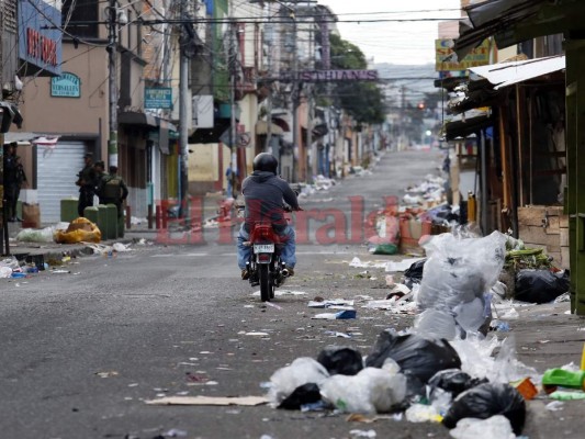 FOTOS: Mercados de Comayagüela amanecen inundados de basura en Navidad, después del 24 de diciembre